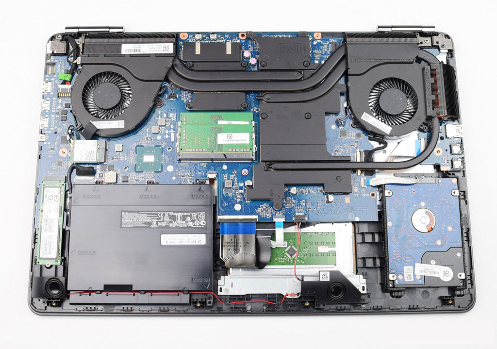 El interior del HP OMEN 17 muestra una buena construcción en cuanto a refrigeración, separando bien la disipación de la GPU y la CPU